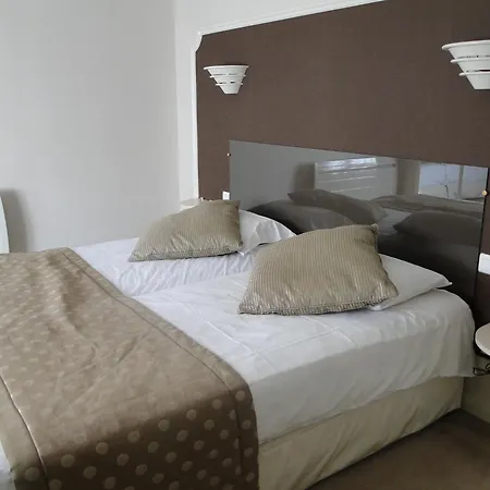 Logis Bienvenue Hotell Doué-la-Fontaine