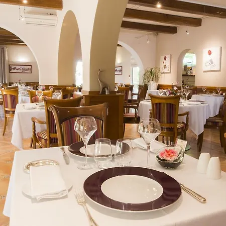 Logis Bienvenue Hotel Doue-la-Fontaine