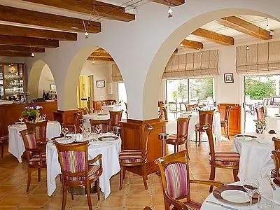 Hotell Logis Bienvenue Doué-la-Fontaine